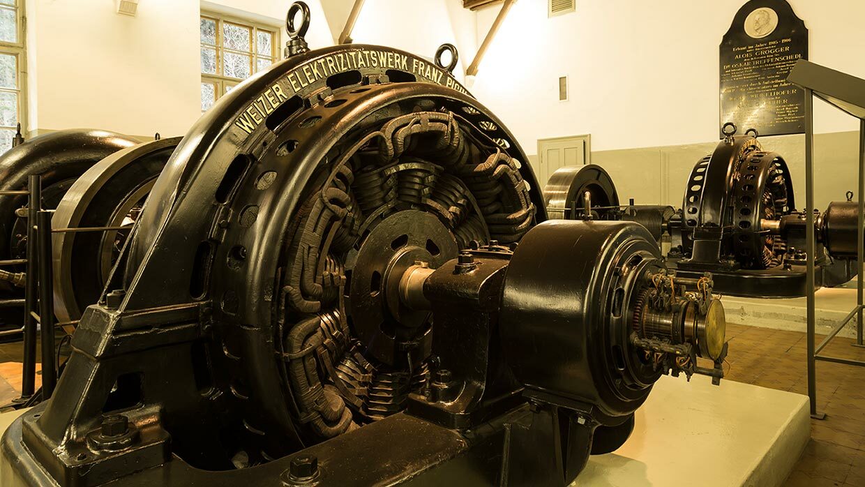 Foto von alten Generatoren im Schaukraftwerk Stubenbergklamm